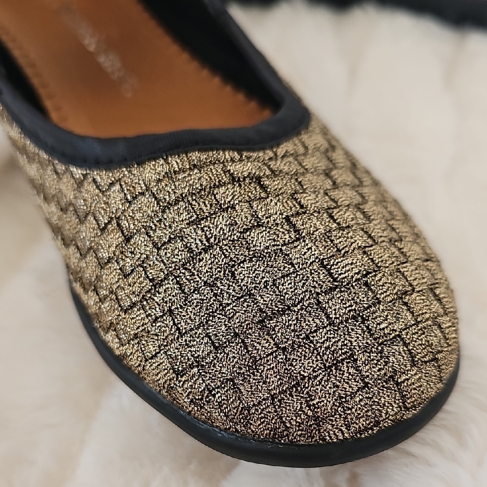 bernie mev. Women's Black and Gold Flats - Picture 3 of 9